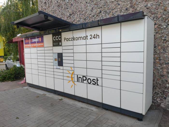 Paczkomat WRO46N Obok marketu spożywczego