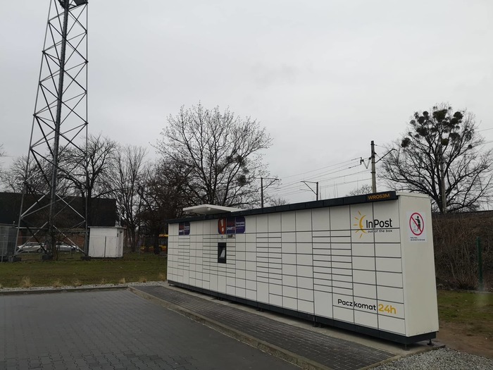 Parcel Locker WRO53M Przy parkingu sklepu Lidl