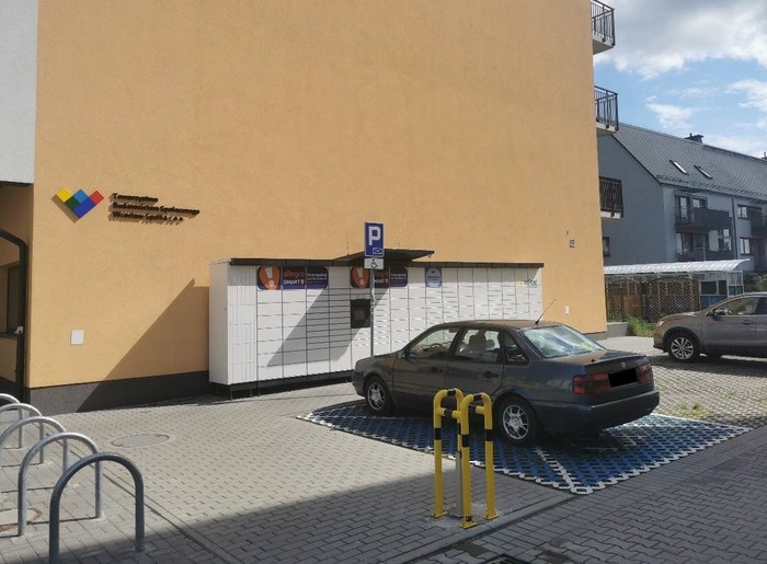Paczkomat WRO89M Przy wjeździe na parking TBS