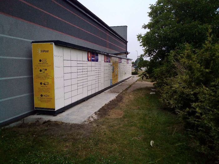 Paczkomat WRZ02N Przy markecie POLOmarket