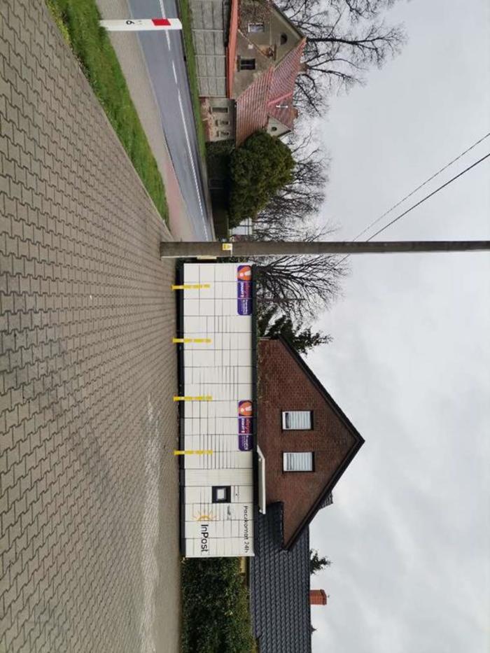 Paczkomat WSC03M na parkingu