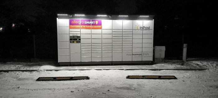 Paczkomat WSZQ01BAPP Na parkingu OSP