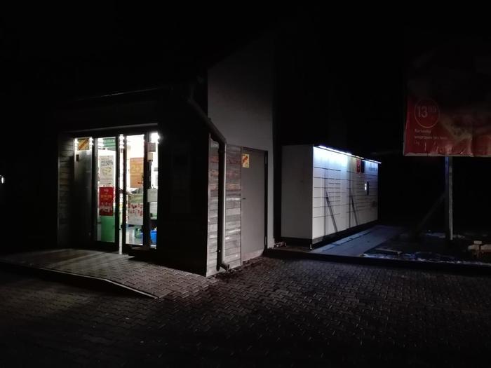 Paczkomat WUP01N Przy sklepie Delikatesy Centrum