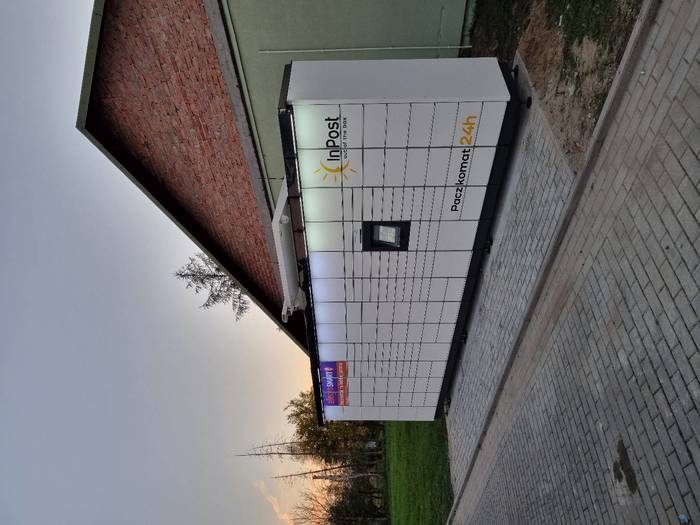 Parcel Locker WVA01M Od strony parkingu OSP