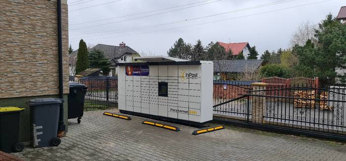 Parcel Locker WWR01M przy Aptece i Fryzjerze