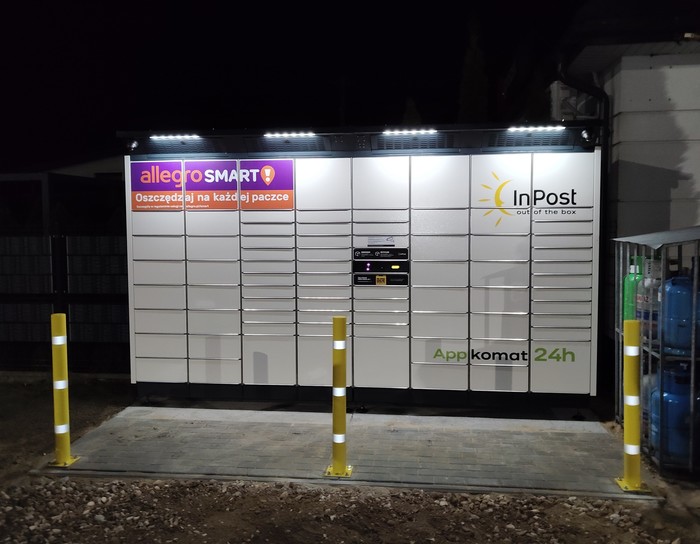 Parcel Locker WYDM01BAPP przy sklepie spożywczym Groszek