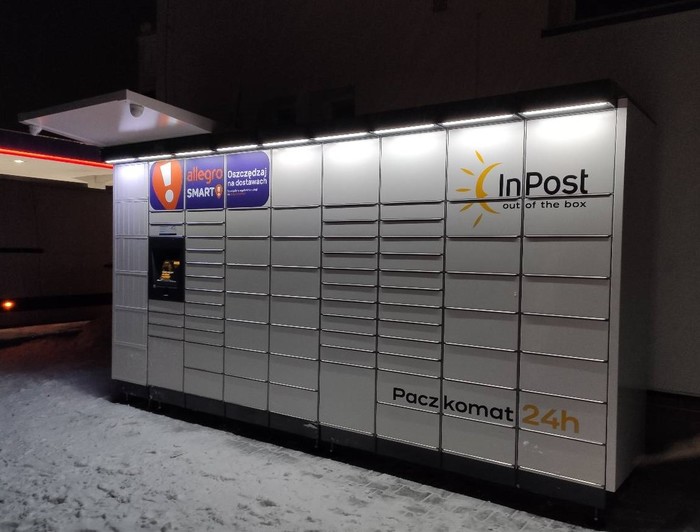 Paczkomat WYG01M przy stacji paliw