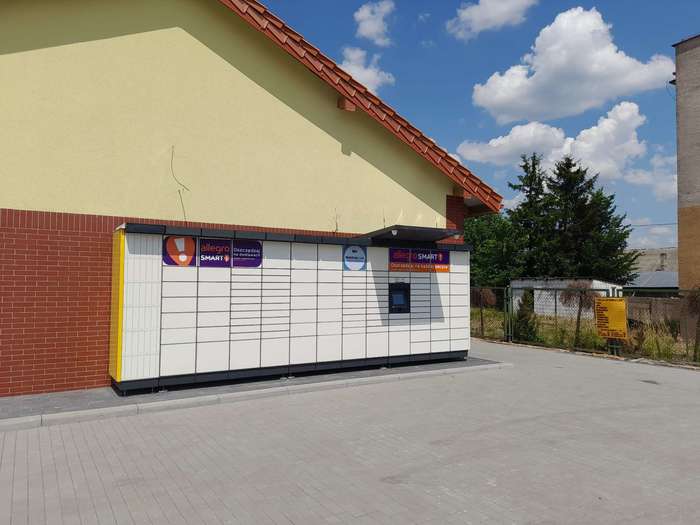 Paczkomat WYP01M przy Delikatesach SLAWEX