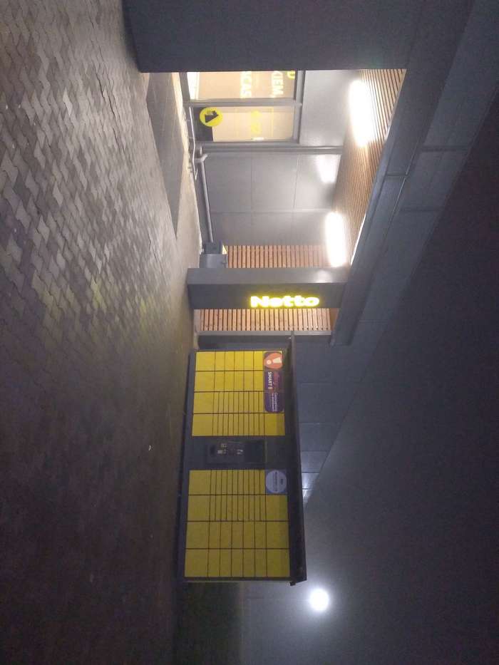 Paczkomat WYS01G Przy sklepie Netto