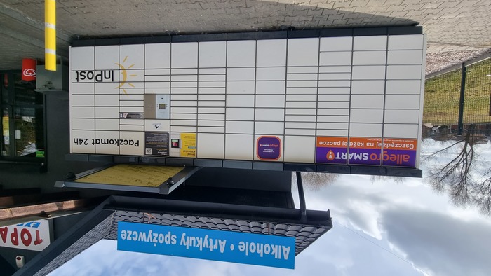 Paczkomat WYS03N Przy sklepie spożywczym Topaz