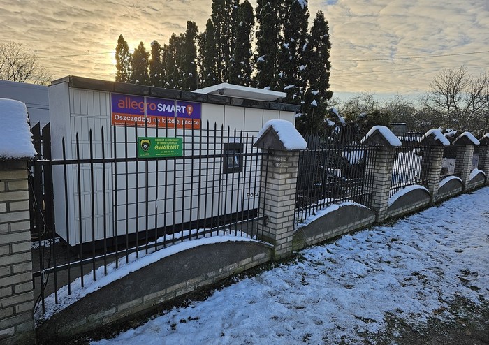 Paczkomat WYS11M Przy sklepie spożywczym