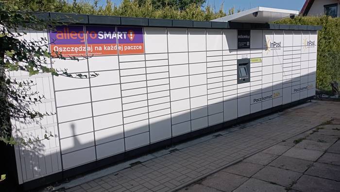 Paczkomat WYV01M Przy sklepie spożywczym