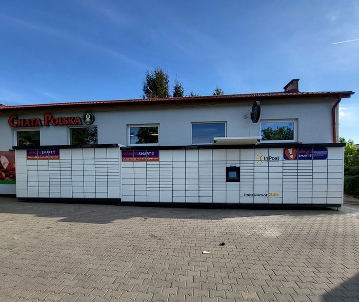 Paczkomat WYX01M Przed sklepem