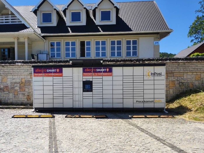 Paczkomat WZD01M Parking naprzeciwko placu targowego