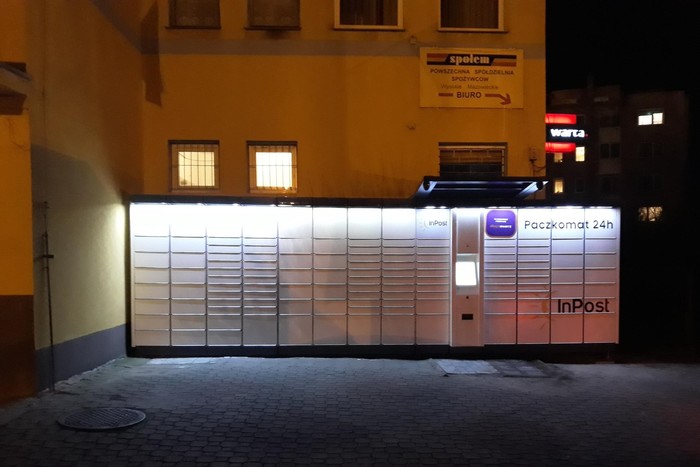 Paczkomat WZM01A Przy sklepie Delikatesy Centrum