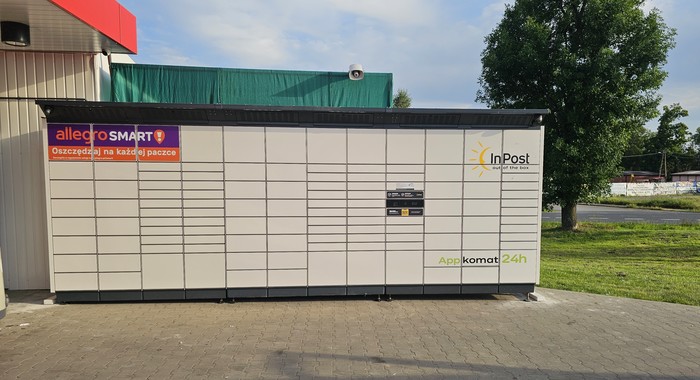 Paczkomat XAR01BAPP Przy wejściu do sklepu Topaz