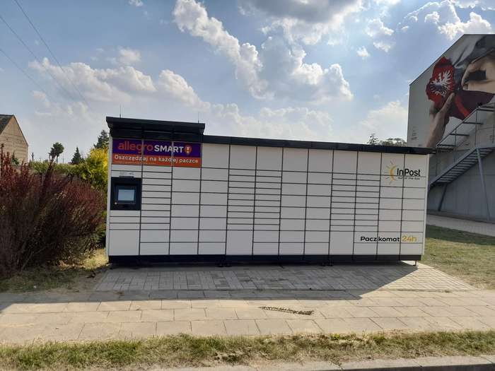 Paczkomat XAV01M teren zielony przy remizie OSP