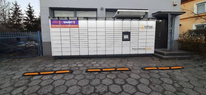 Paczkomat XBZ01M Przy nieczynnym sklepie spożywczym