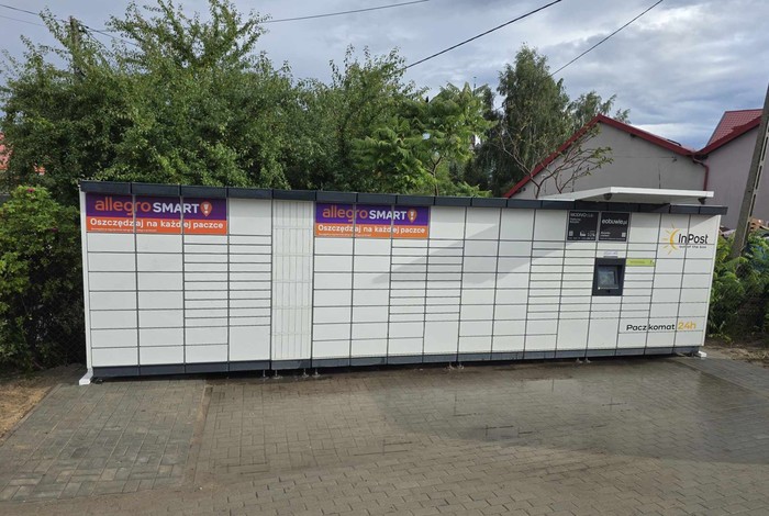 Paczkomat XEW01M przy sklepie Lewiatan