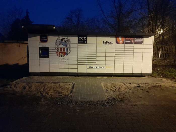 Paczkomat XHE01M Przy sklepie ABC