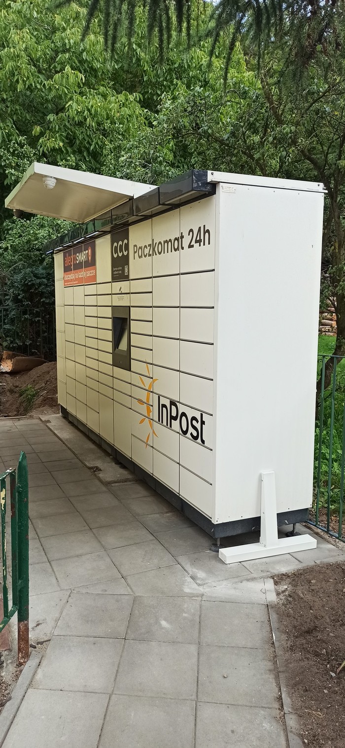 Paczkomat XIM01M Przy sklepie spożywczym