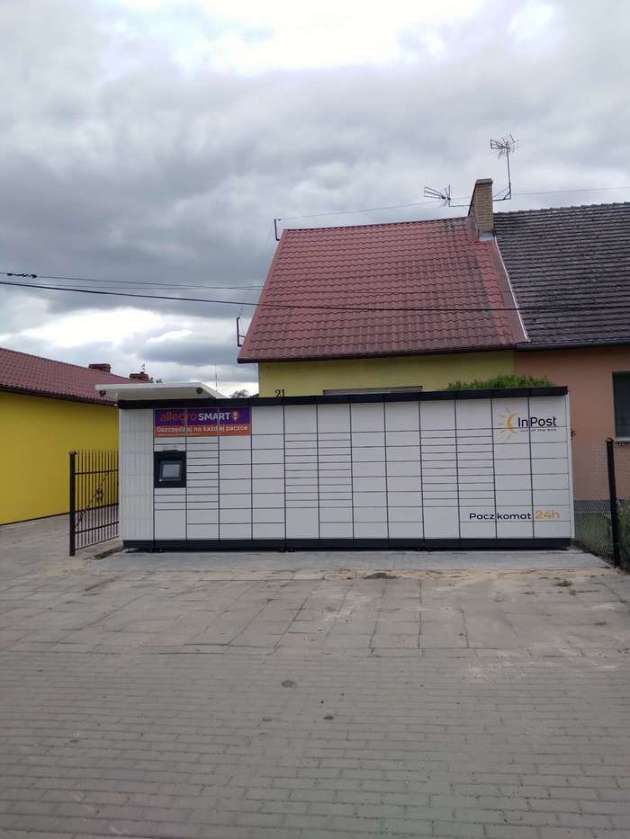 Paczkomat XIP01M przy sklepie Piotrus