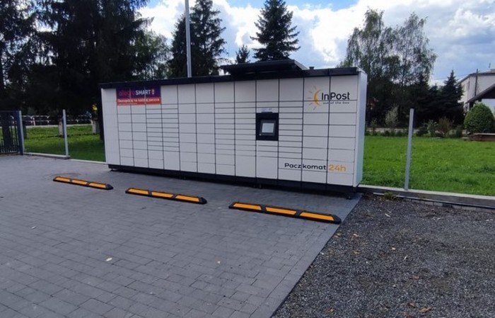 Paczkomat XKX01M Parking sklepu Groszek