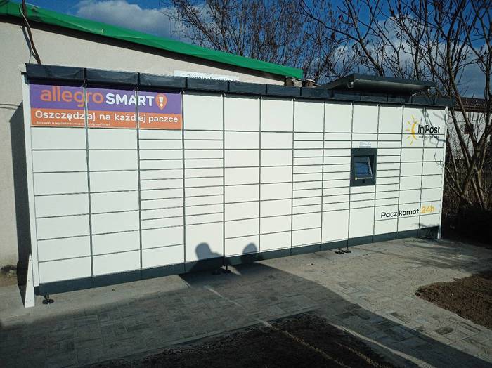 Paczkomat XLT01M Przy sklepie z artykułami pszczelarskimi