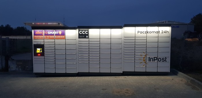 Paczkomat XLZ02M Przy firmie Mecalac