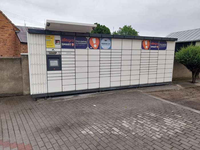 Parcel Locker XNY01M Obok sklepu spożywczego
