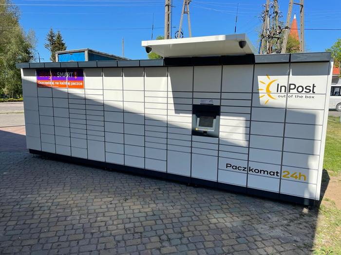 Parcel Locker XPI01M przy sklepie spożywczym