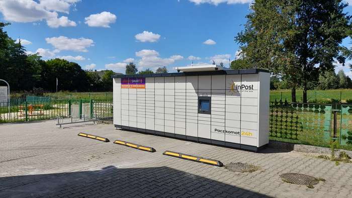 Paczkomat XRL01M przy Domu Rolnika