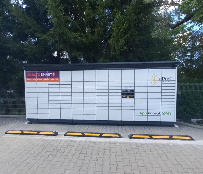 Paczkomat XTA01BAPP przy stacji kontroli pojazdów