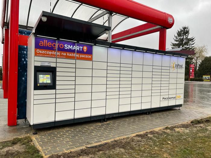 Paczkomat XUL01M Na stacji paliw Jan-Mar