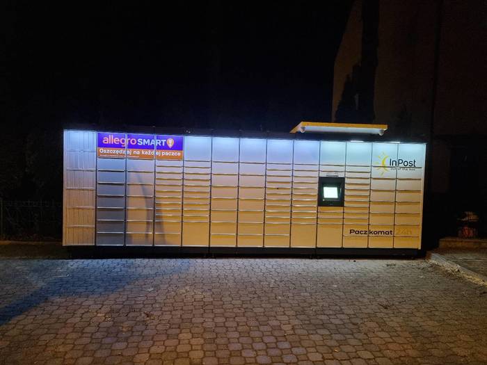 Paczkomat XUO01M przy remizie OSP