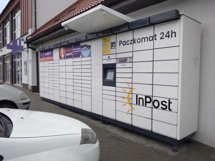 Paczkomat XUS01M Przed apteką
