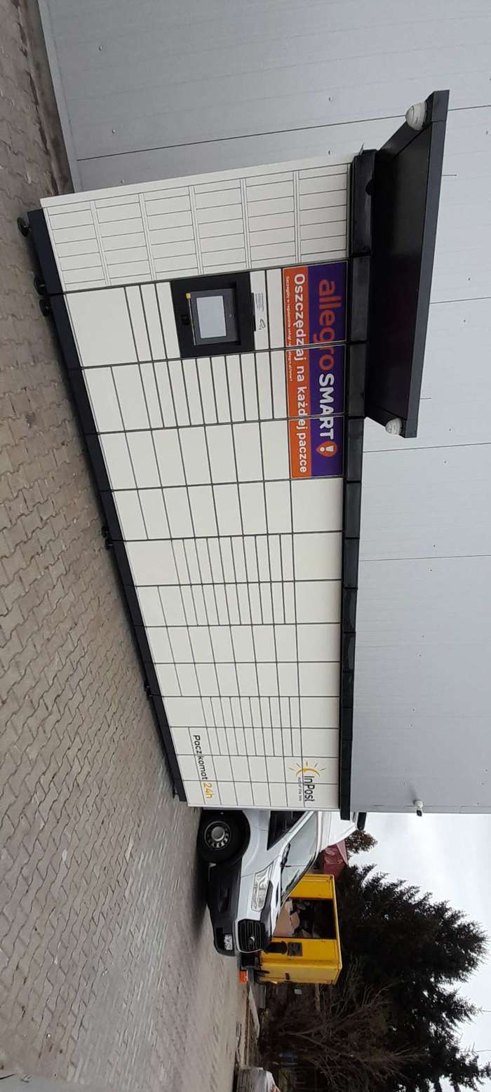 Parcel Locker XWA01M na parkingu za marketem
