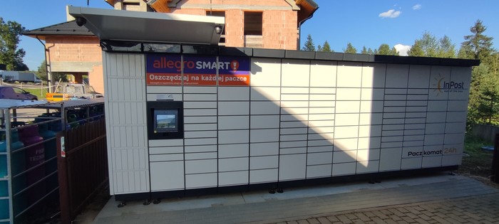 Paczkomat XWK01M na stacji benzynowej Slovnaft