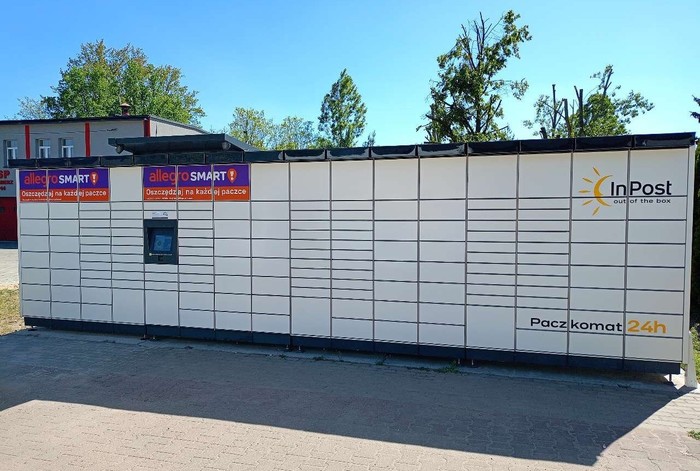 Parcel Locker XZM01M W ogrodzeniu przy OSP Kazimierz