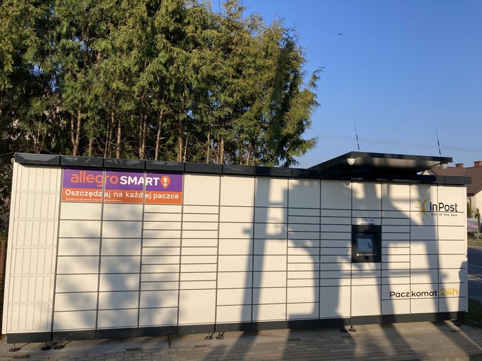 Parcel Locker YBD01M vis a vis sklepu Mirabelka