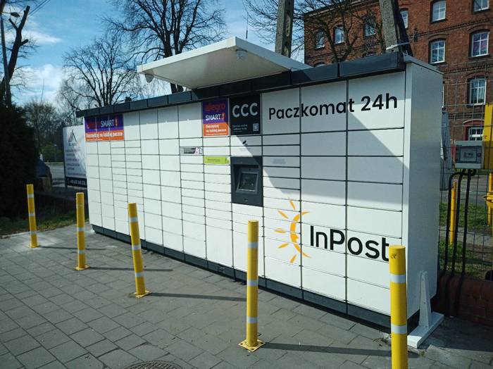 Paczkomat ZAB03M Na parkingu firmy Instalbud