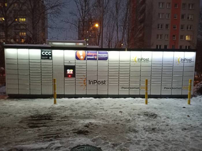 Paczkomat ZAB04M Na parkingu sklepu Netto