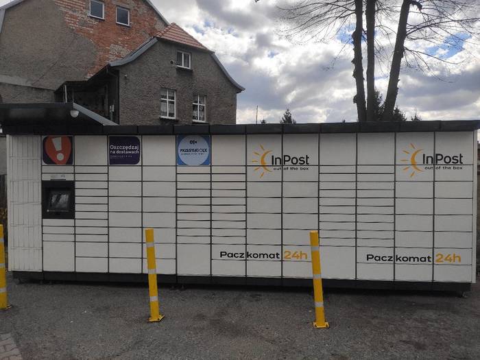 Paczkomat ZAB18M Obok posesji