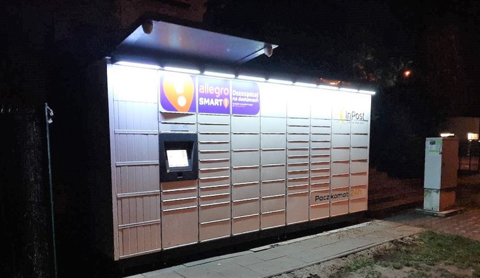 Parcel Locker ZAB21M obok Apteki Sąsiedzkiej