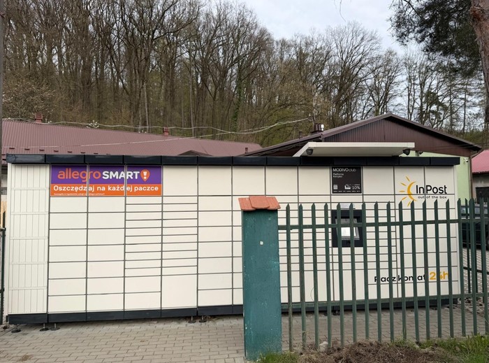 Paczkomat ZAD01M OBOK SKLEPU ABC