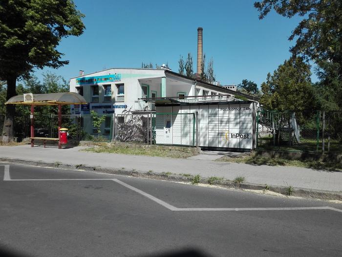 Поштомат ZAG03A Przy budynku szkoły prywatnej
