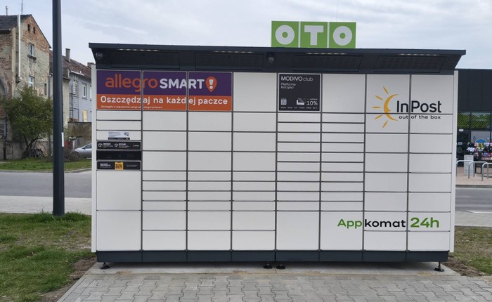 Paczkomat ZAG04BAPP przy parkingu