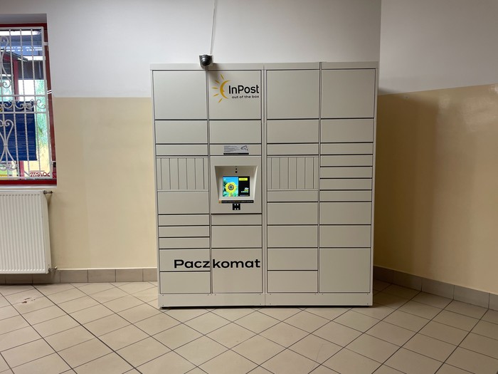 Поштомат ZAM01HP Za wejściem po lewej stronie