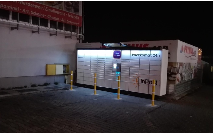 Parcel Locker ZAM04N Parking przed wejściem do sklepu Prymus AGD