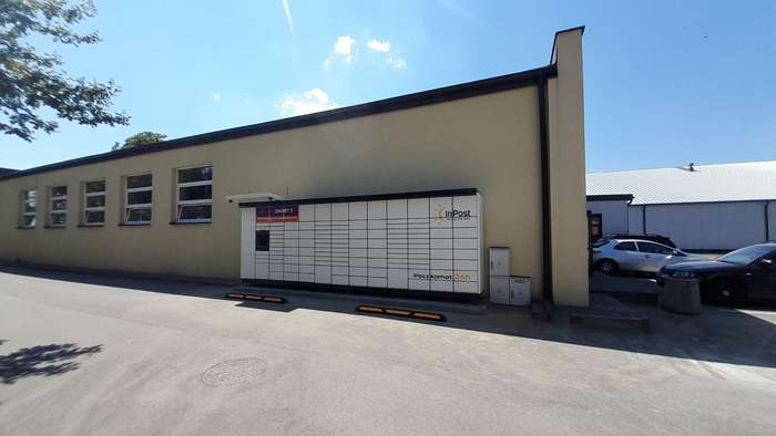 Paczkomat ZAM13M pod budynkiem OSIR
